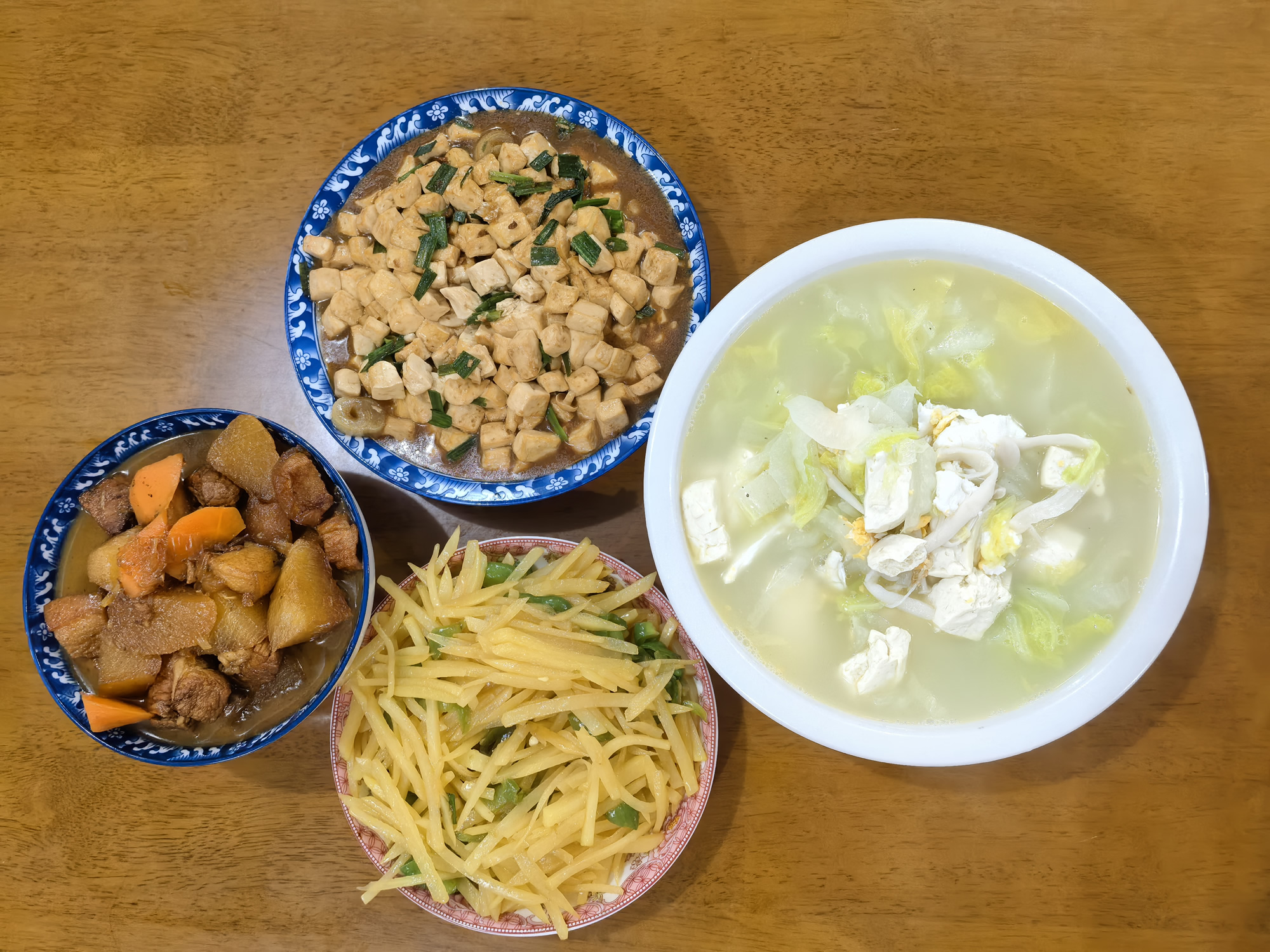 05/19:豆腐;白萝卜+胡萝卜+猪肉;土豆+青椒;大白菜+海鲜菇+豆腐+鸡蛋(约110分钟) 05/19:豆腐;白萝卜+胡萝卜+猪肉;土豆+青椒;大白菜+海鲜菇+豆腐+鸡蛋(约110分钟)